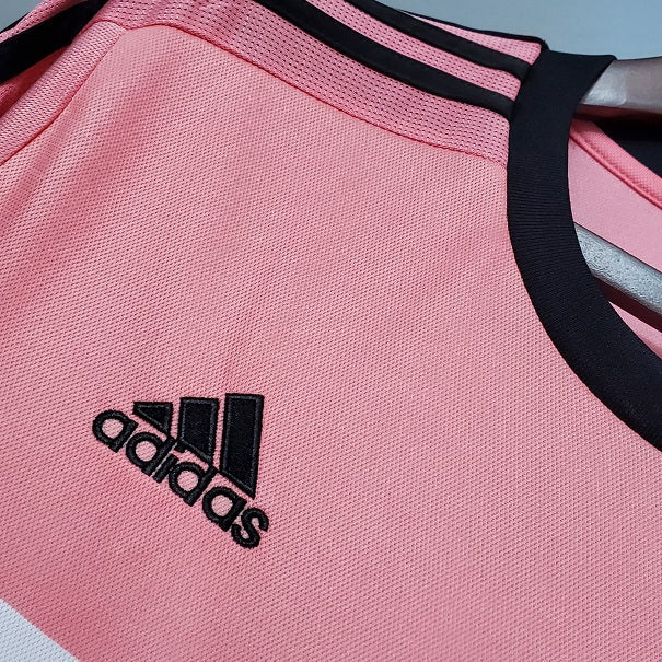 Juventus pink 2015 retro football shirt